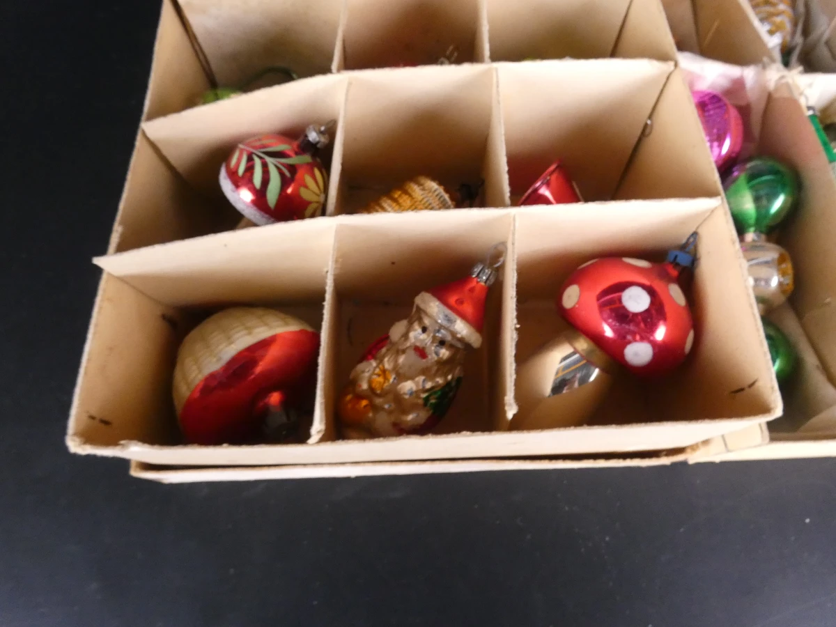 Set vintage kerstballen en piek in dozen - foto 17