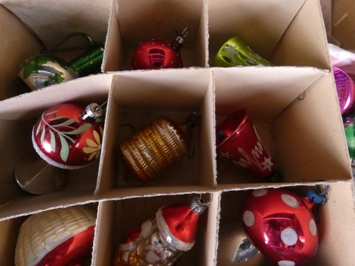 Set vintage kerstballen en piek in dozen - foto 18