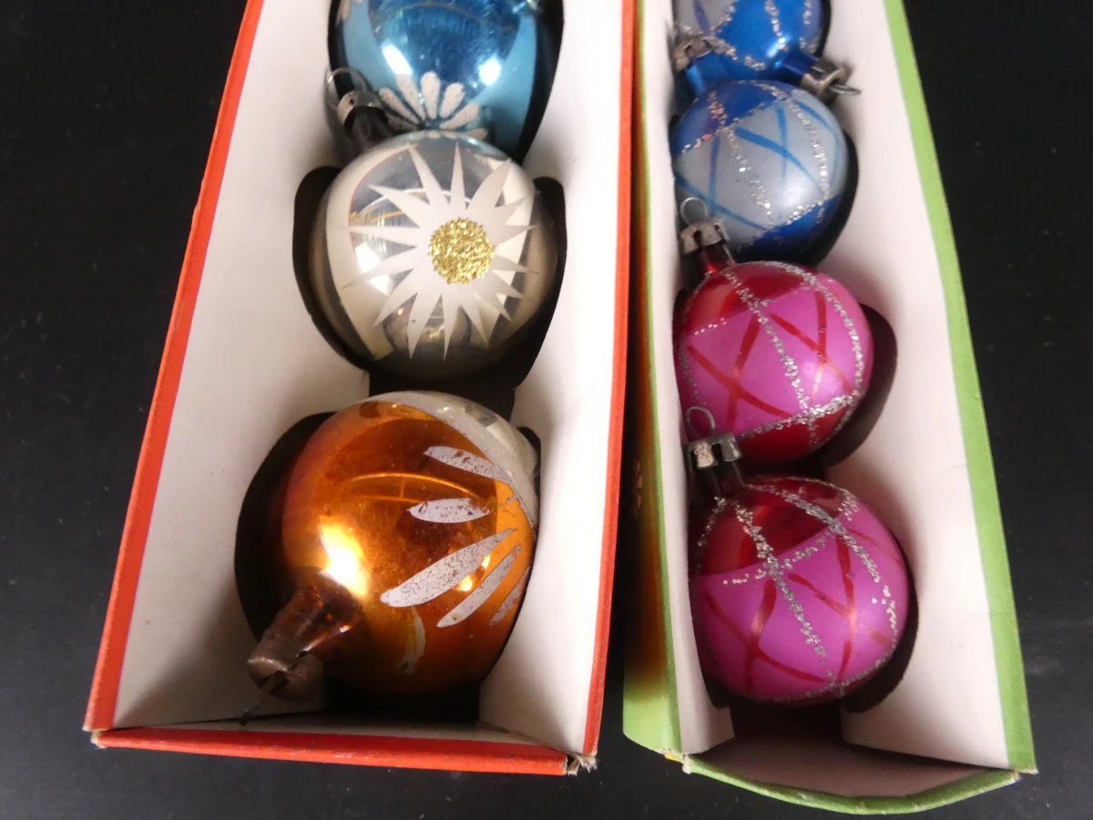 Set vintage kerstballen en piek in dozen - foto 24