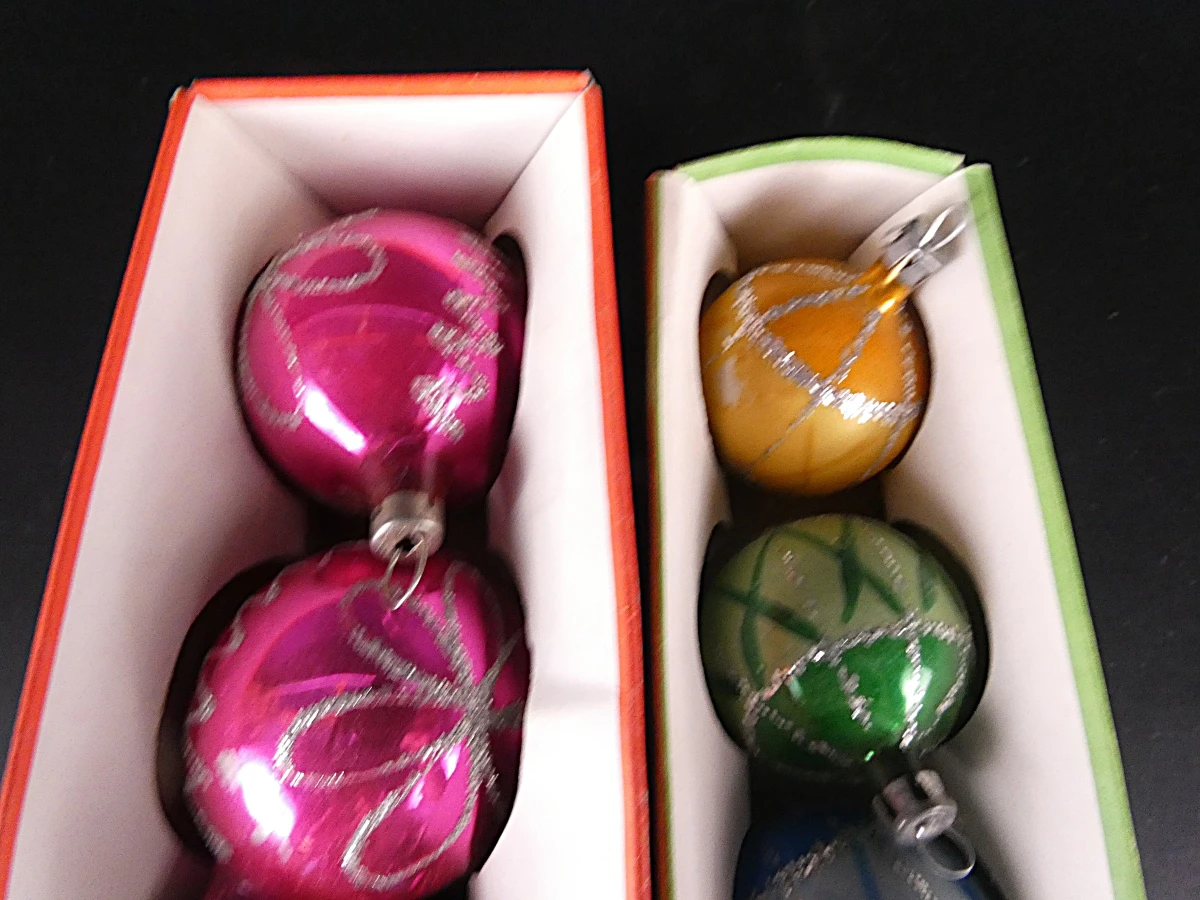 Set vintage kerstballen en piek in dozen - foto 26