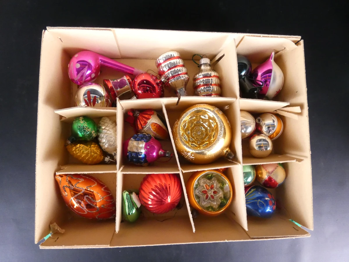 Set vintage kerstballen en pieken - foto 3