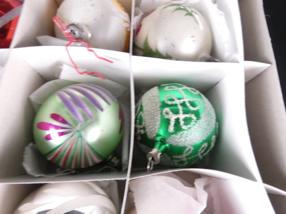 Set vintage kerstballen en pieken - foto 11