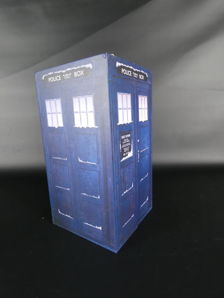 Doctor Who verzamelset met kaarten, pins, sokken en accessoires - foto 4