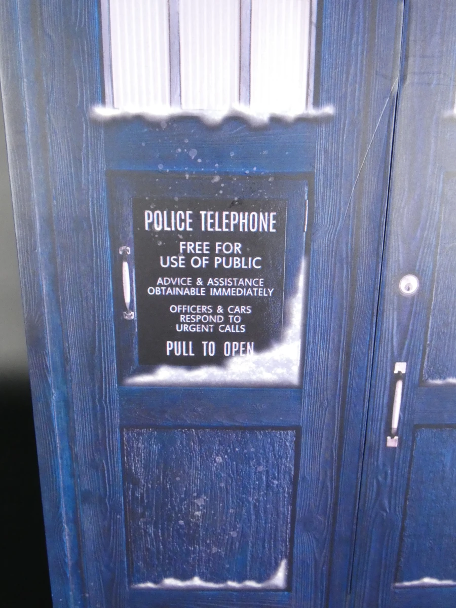 Doctor Who verzamelset met kaarten, pins, sokken en accessoires - foto 5
