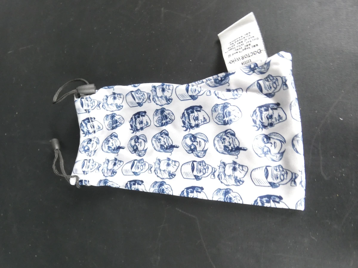 Doctor Who verzamelset met kaarten, pins, sokken en accessoires - foto 15