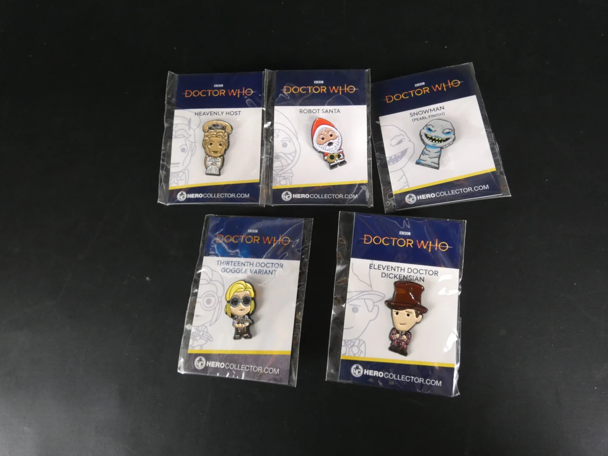 Doctor Who verzamelset met kaarten, pins, sokken en accessoires - foto 19