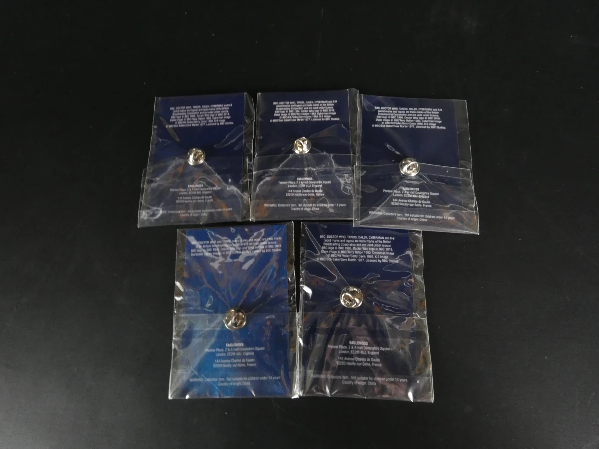 Doctor Who verzamelset met kaarten, pins, sokken en accessoires - foto 20
