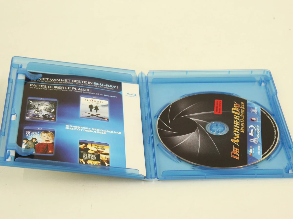 8 James Bond Blu-ray films - foto 6