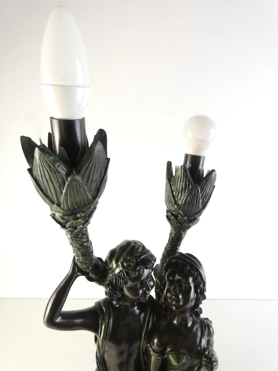 Bloemvormige lamp met standbeeldengroep Jonge Geliefden - foto 2