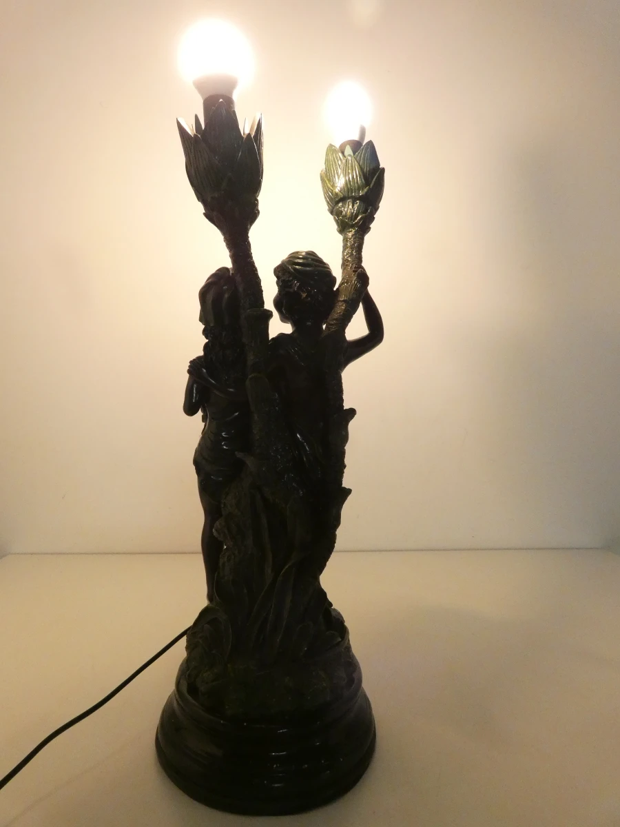 Bloemvormige lamp met standbeeldengroep Jonge Geliefden - foto 7