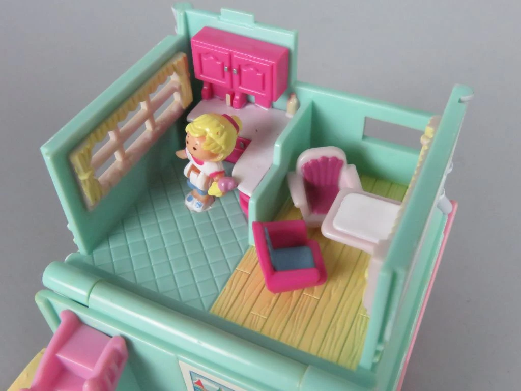 Polly Pocket Speelgoed Café met Figuren en Meubilair - foto 3