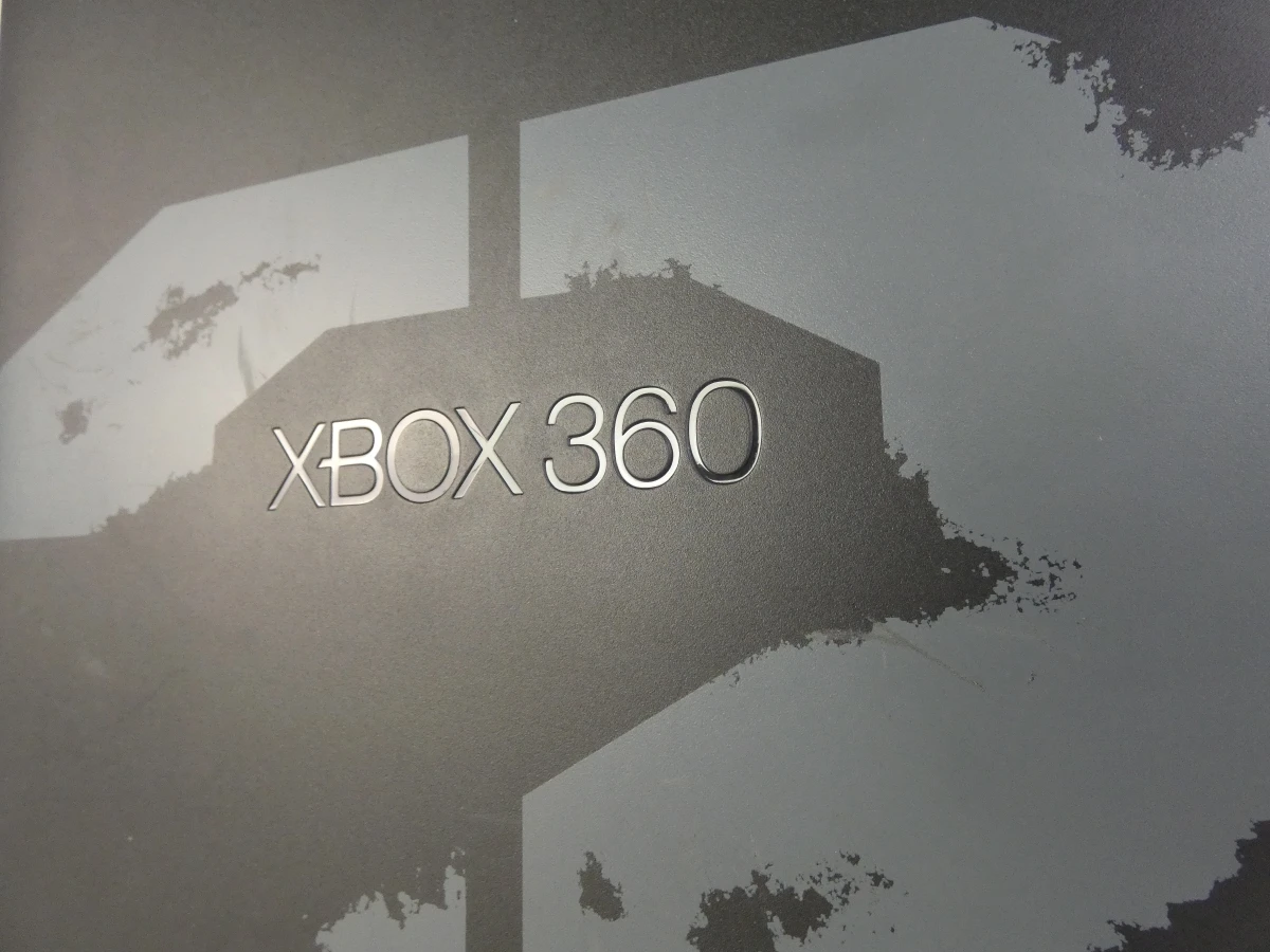 Gelimiteerde Xbox 360 console met controller en Elite Call of Duty: Modern Warfare 2 Limited Edition - foto 3