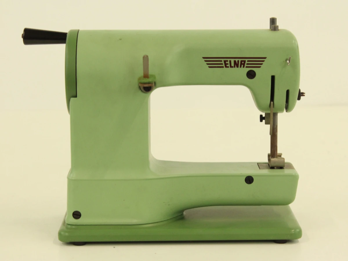 Vintage Elna Junior naaimachine met koffer - foto 6