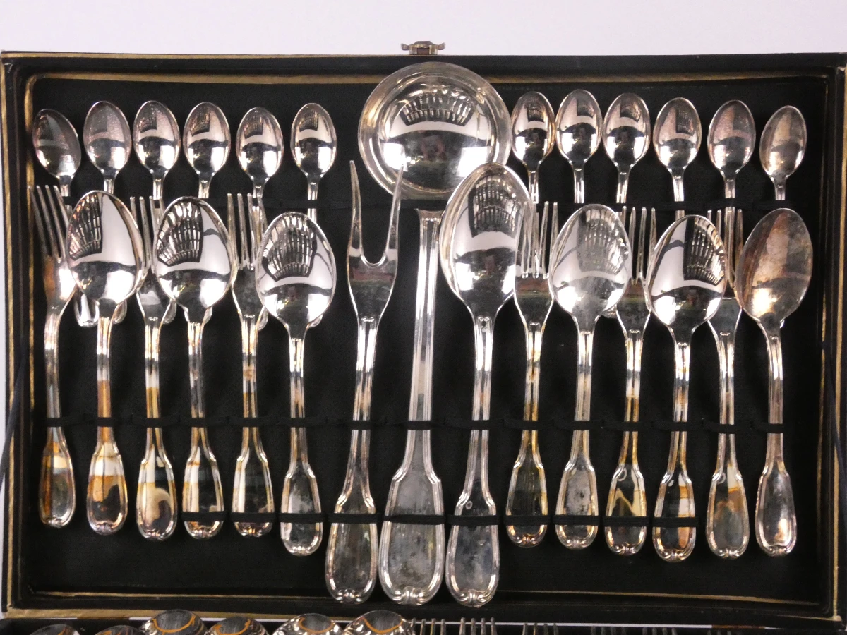 Bestekset in koffer, deels verzilverd en inox - foto 2