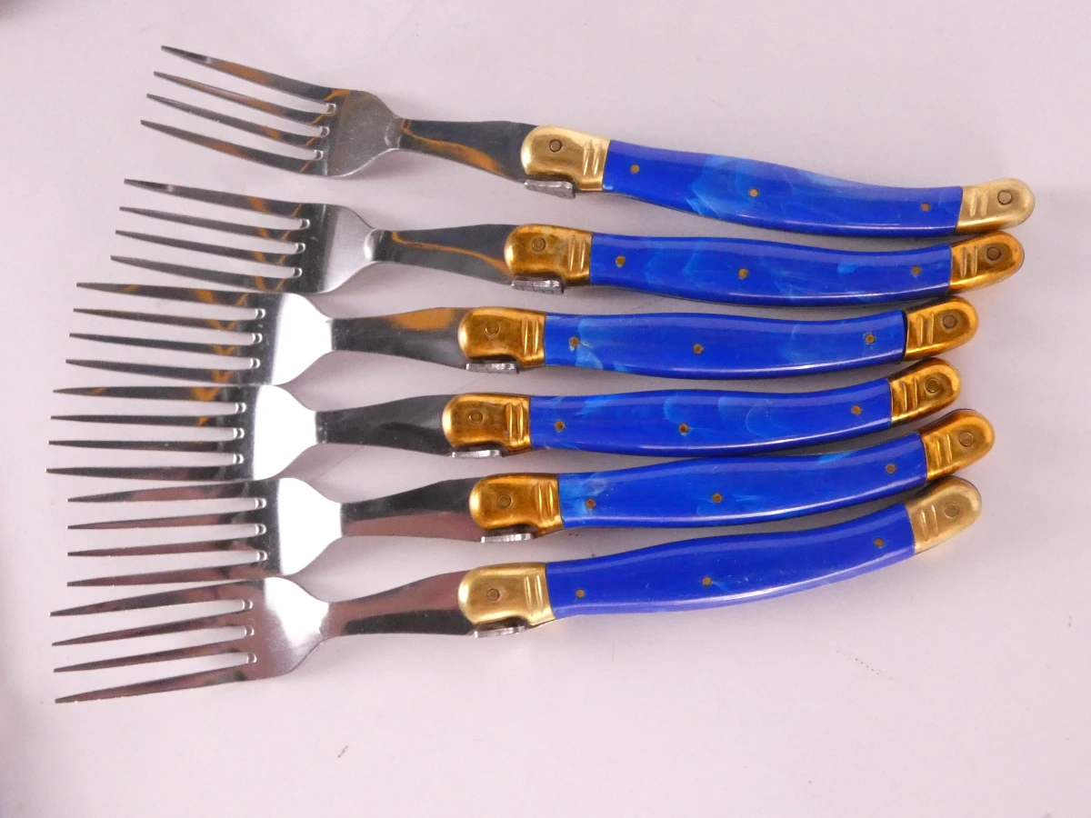 Set Laguiole gemerkt bestek met blauwe en ivoorkleurige handvatten - foto 4