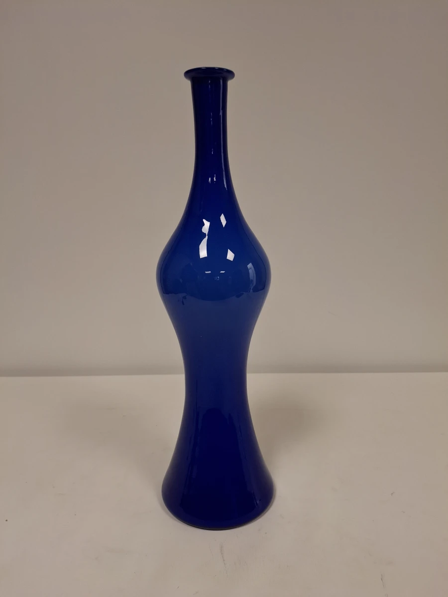 Blauwe glazen vaas met smalle hals - foto 5