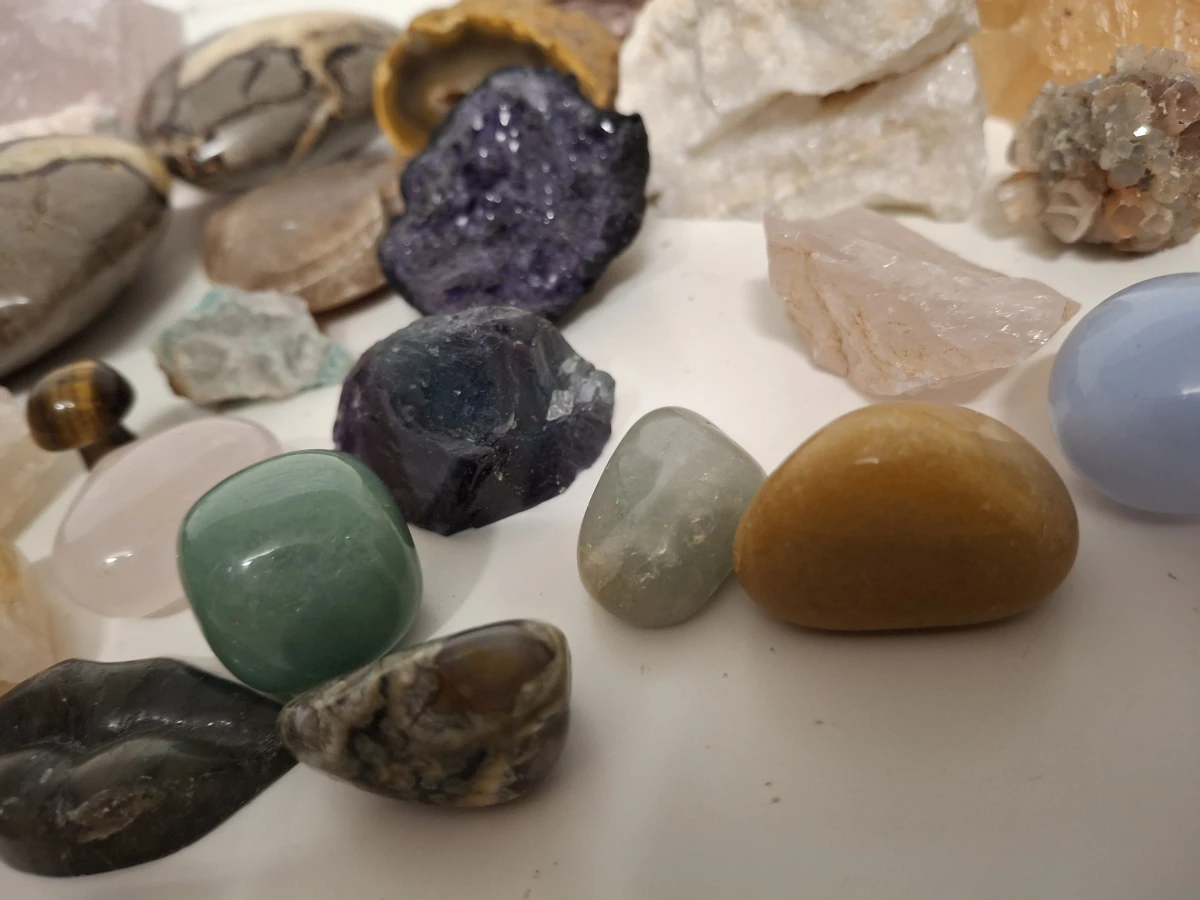 Lot diverse stenen en mineralen - foto 4