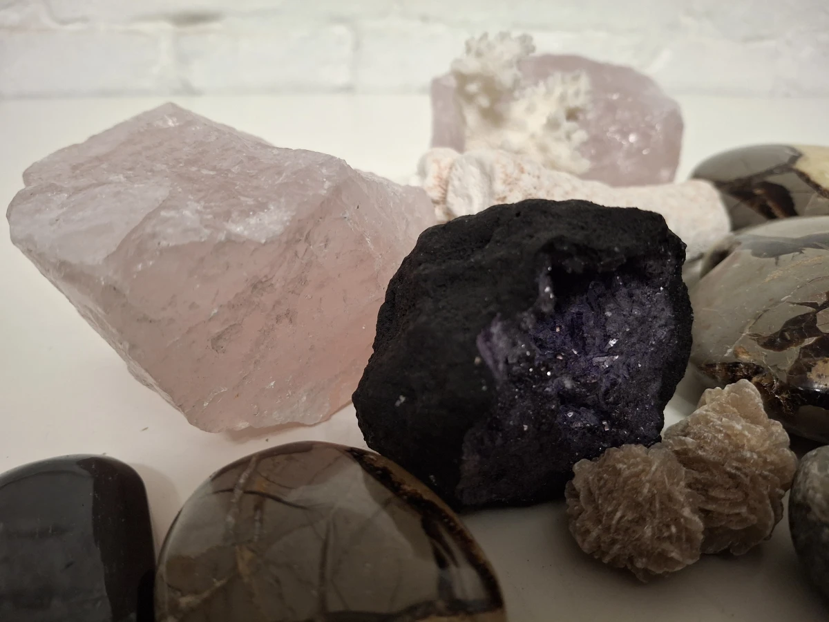 Lot diverse stenen en mineralen - foto 2