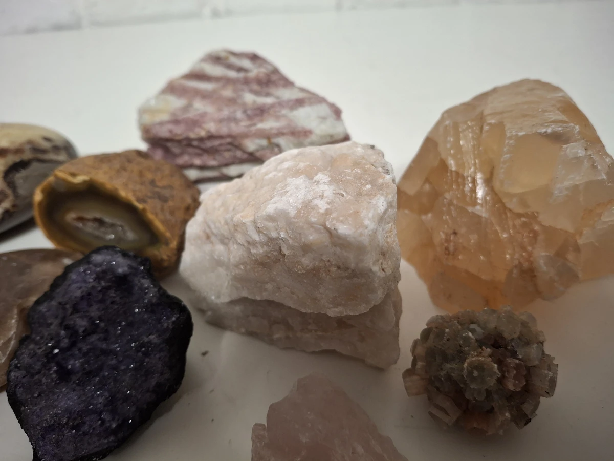 Lot diverse stenen en mineralen - foto 3