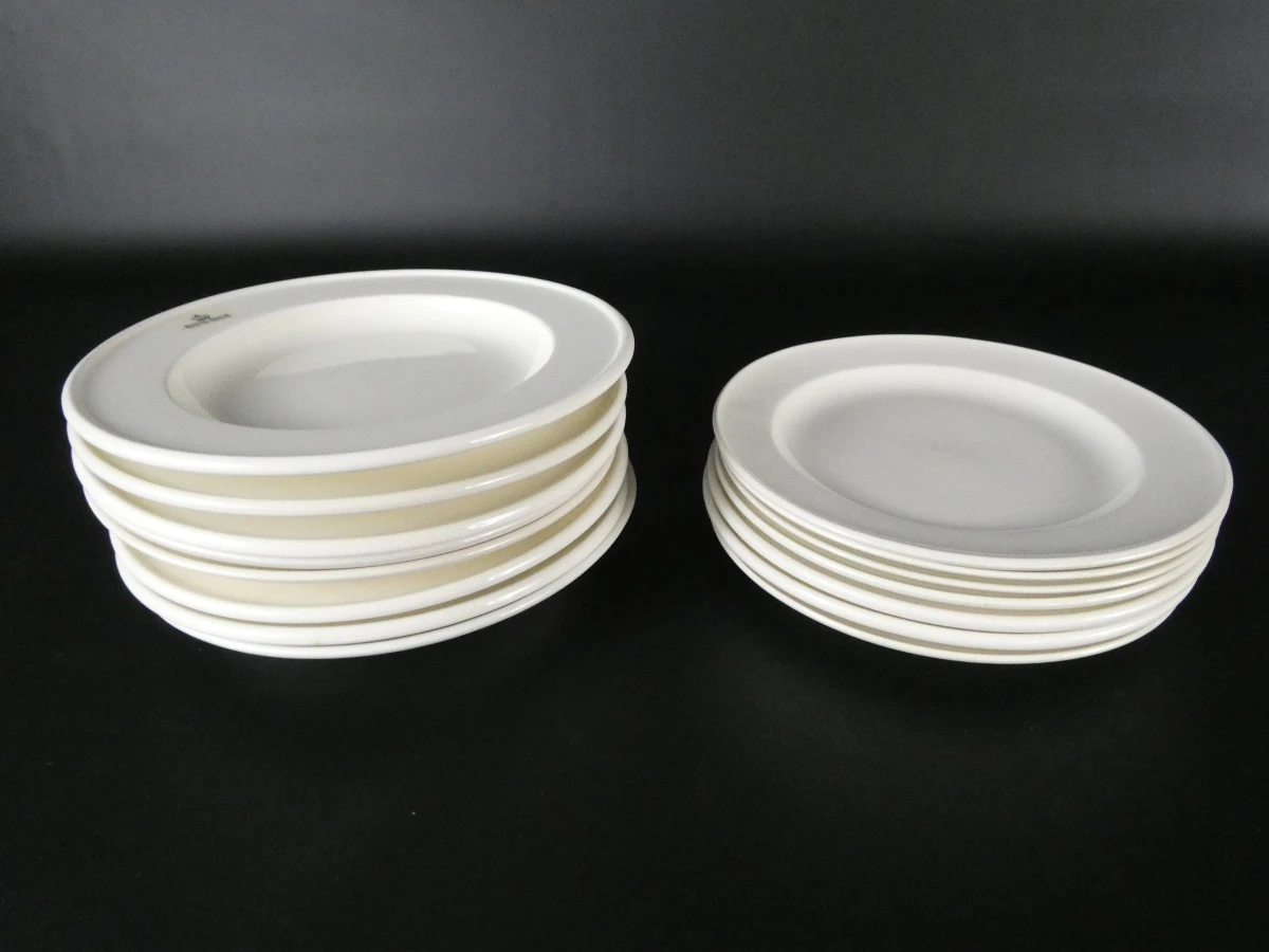 Royal Boch wit servies set met borden, kommen en lepels - foto 19