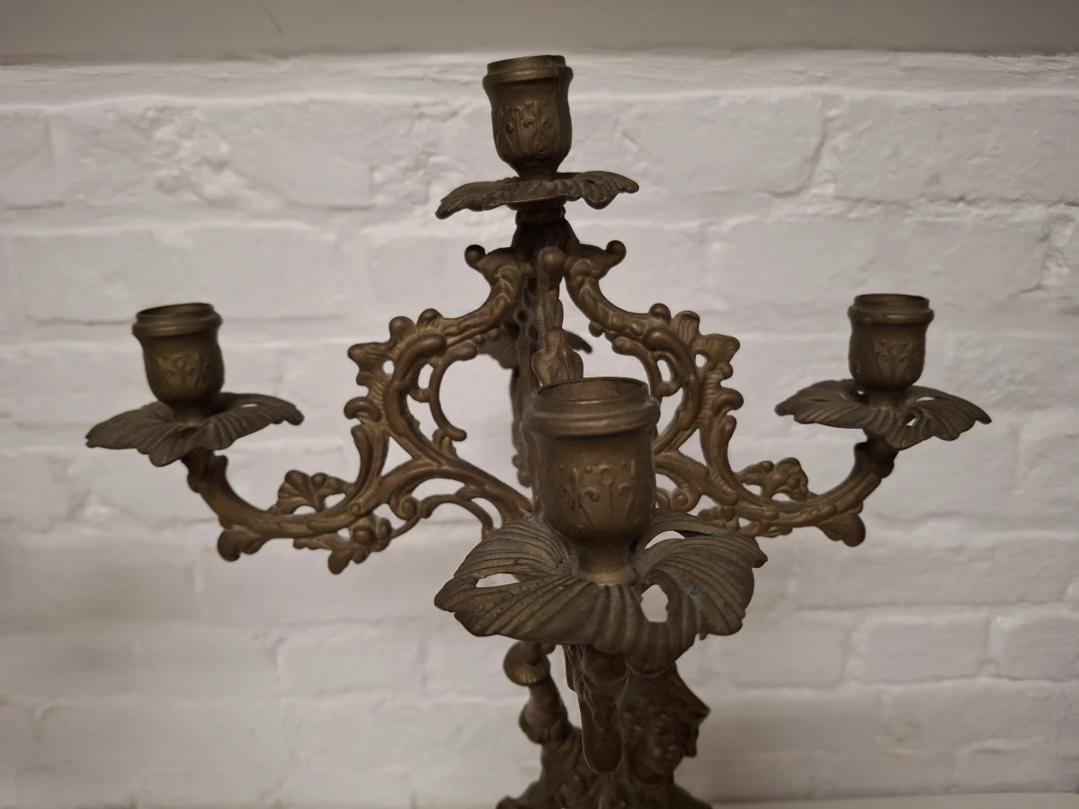 Paar vintage vijfarmige kandelaars met figuren - foto 5