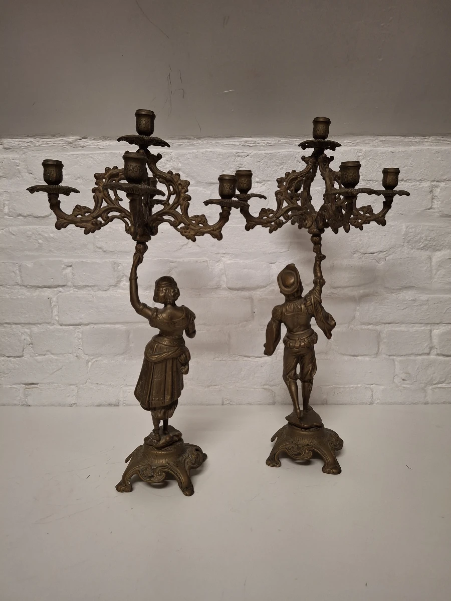 Paar vintage vijfarmige kandelaars met figuren - foto 6