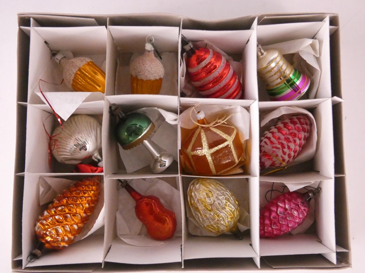 Set vintage 60 kerstballen en 2 pieken in doos - foto 7