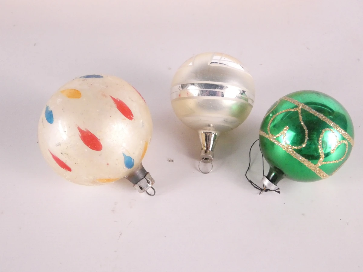 Set vintage 60 kerstballen en 2 pieken in doos - foto 9