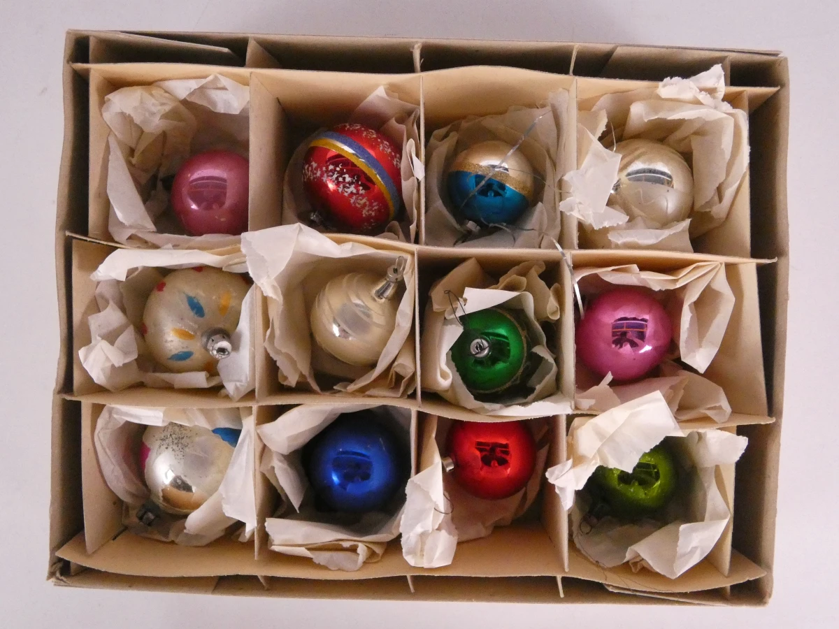 Set vintage 60 kerstballen en 2 pieken in doos - foto 10