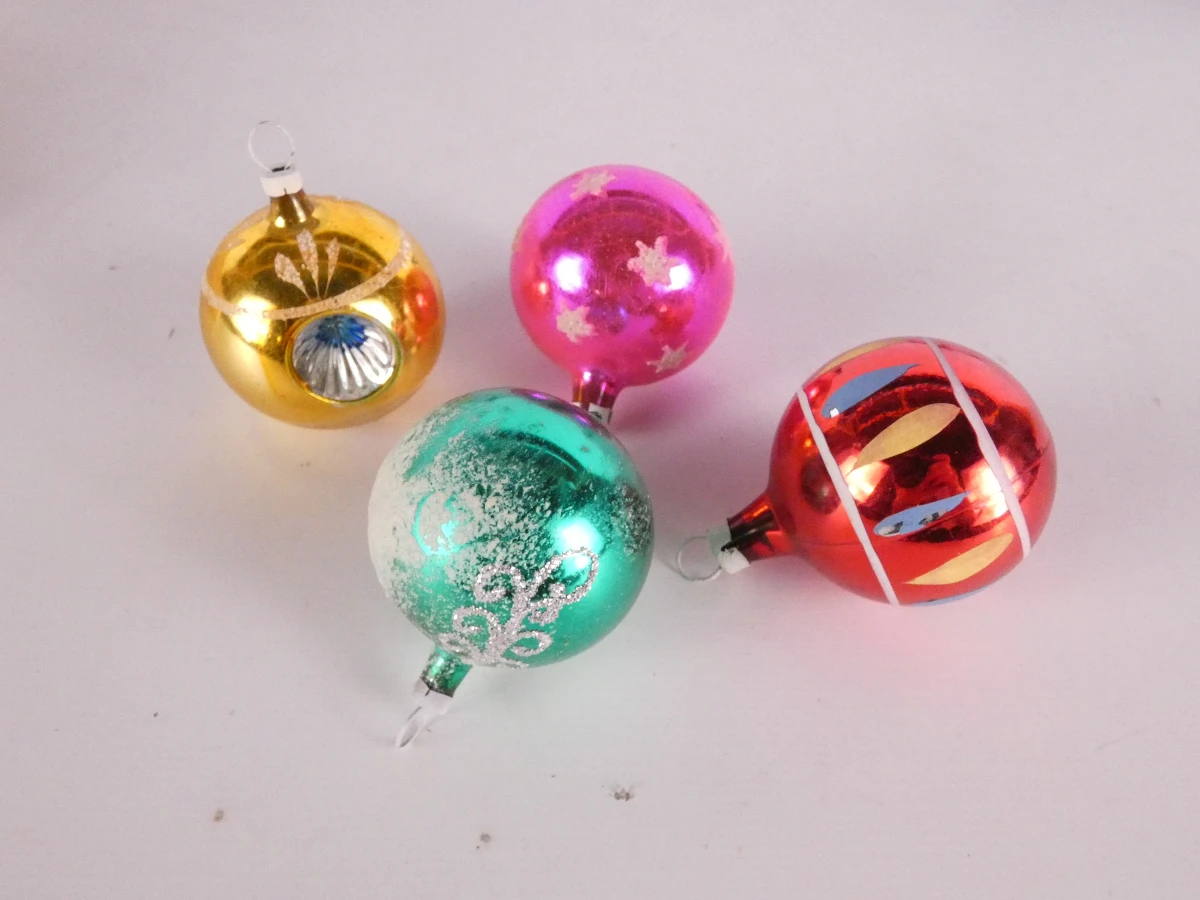 Set vintage 60 kerstballen en 2 pieken in doos - foto 11