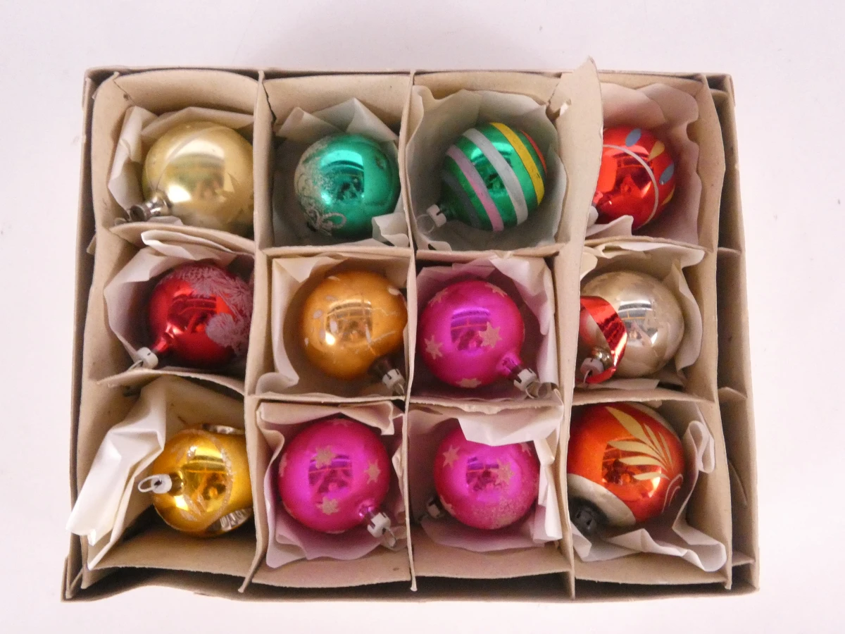 Set vintage 60 kerstballen en 2 pieken in doos - foto 12