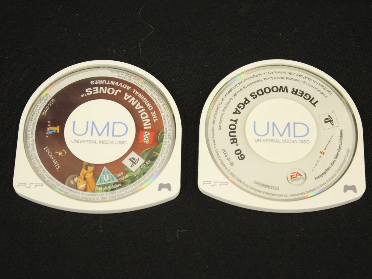 Set van 21 PSP-spellen met draaghoes - foto 2