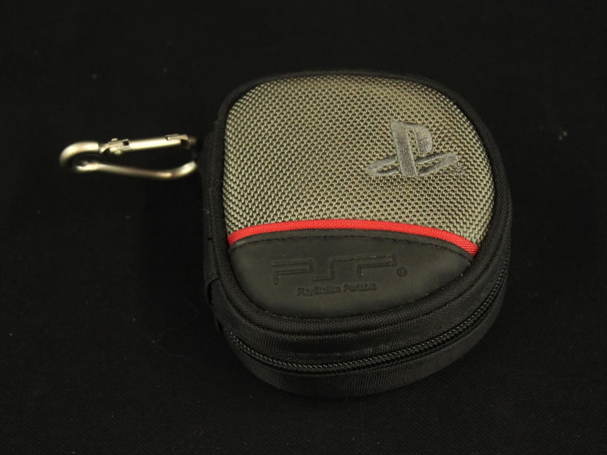 Set van 21 PSP-spellen met draaghoes - foto 12