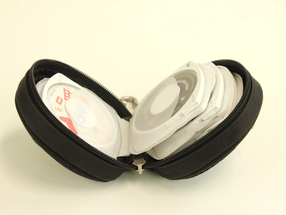Set van 21 PSP-spellen met draaghoes - foto 14