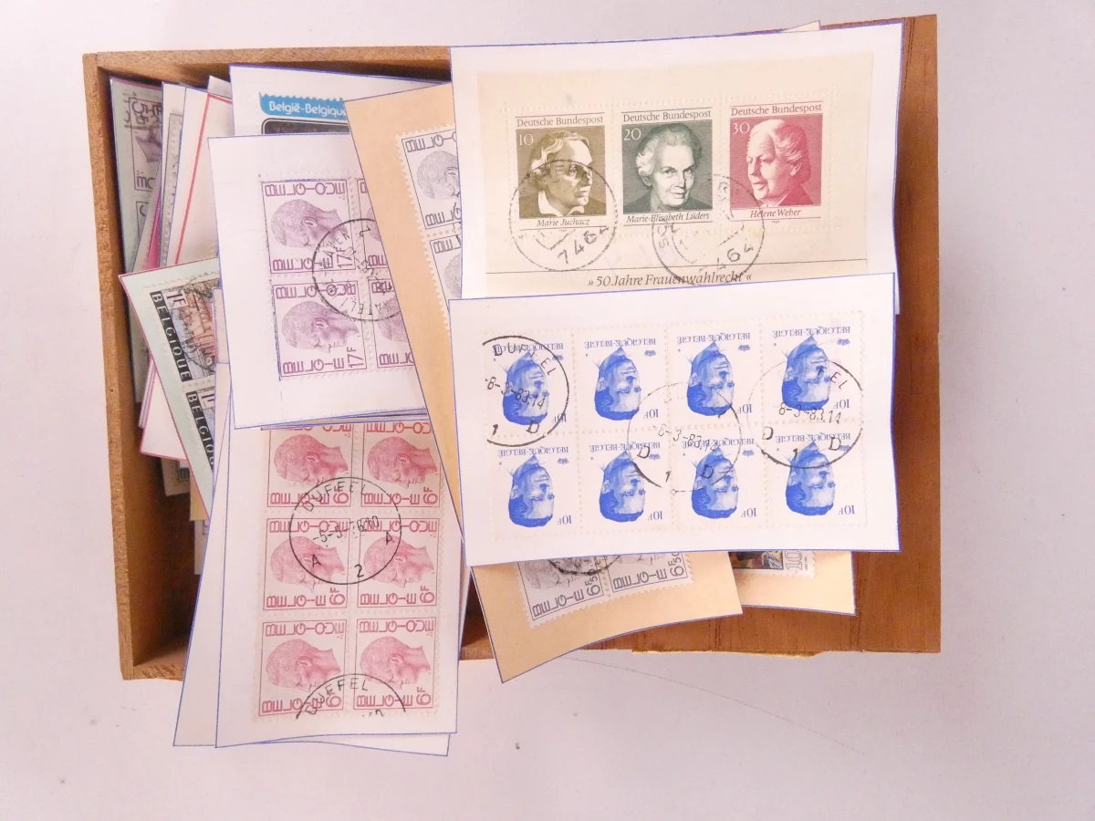 Grote verzameling postzegels met album en losse vellen - foto 9