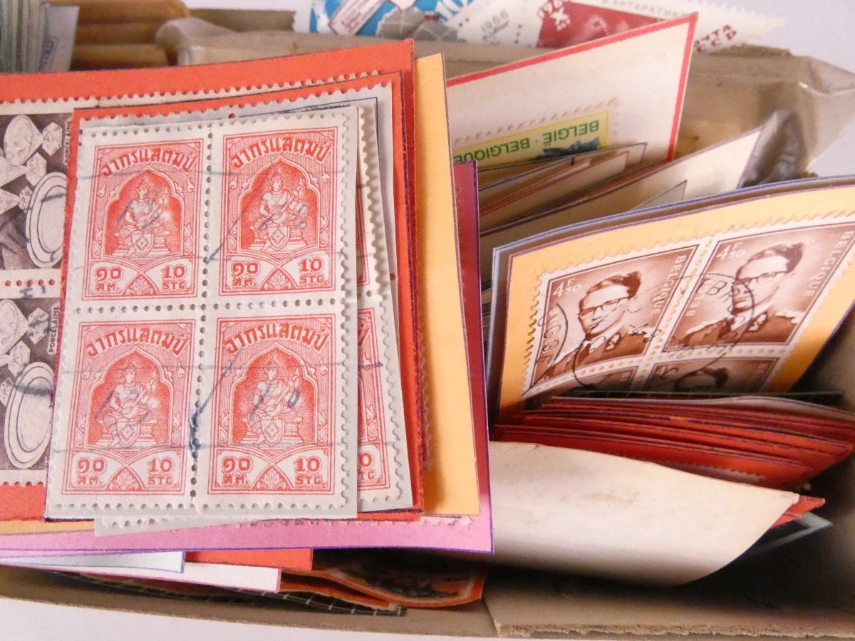 Grote verzameling postzegels met album en losse vellen - foto 13