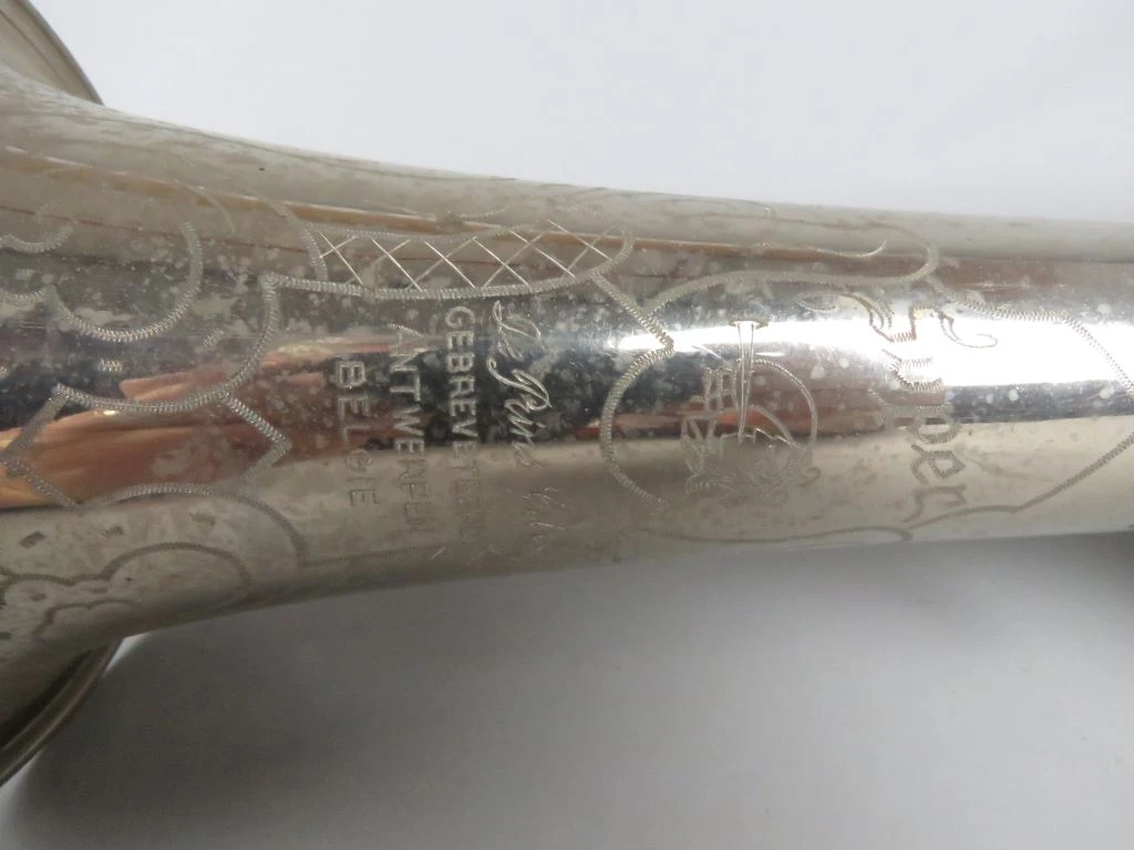 Verzilverd bugelblaasinstrument met drie ventielen - foto 2