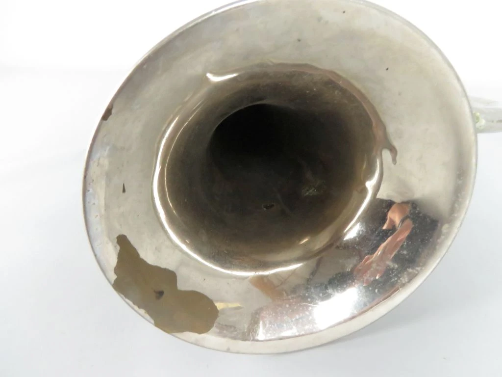 Verzilverd bugelblaasinstrument met drie ventielen - foto 8