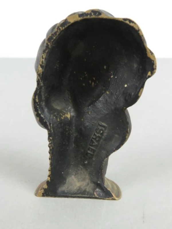 Vintage metalen beeldje van een vrouwenhoofd met ringkraag - foto 2