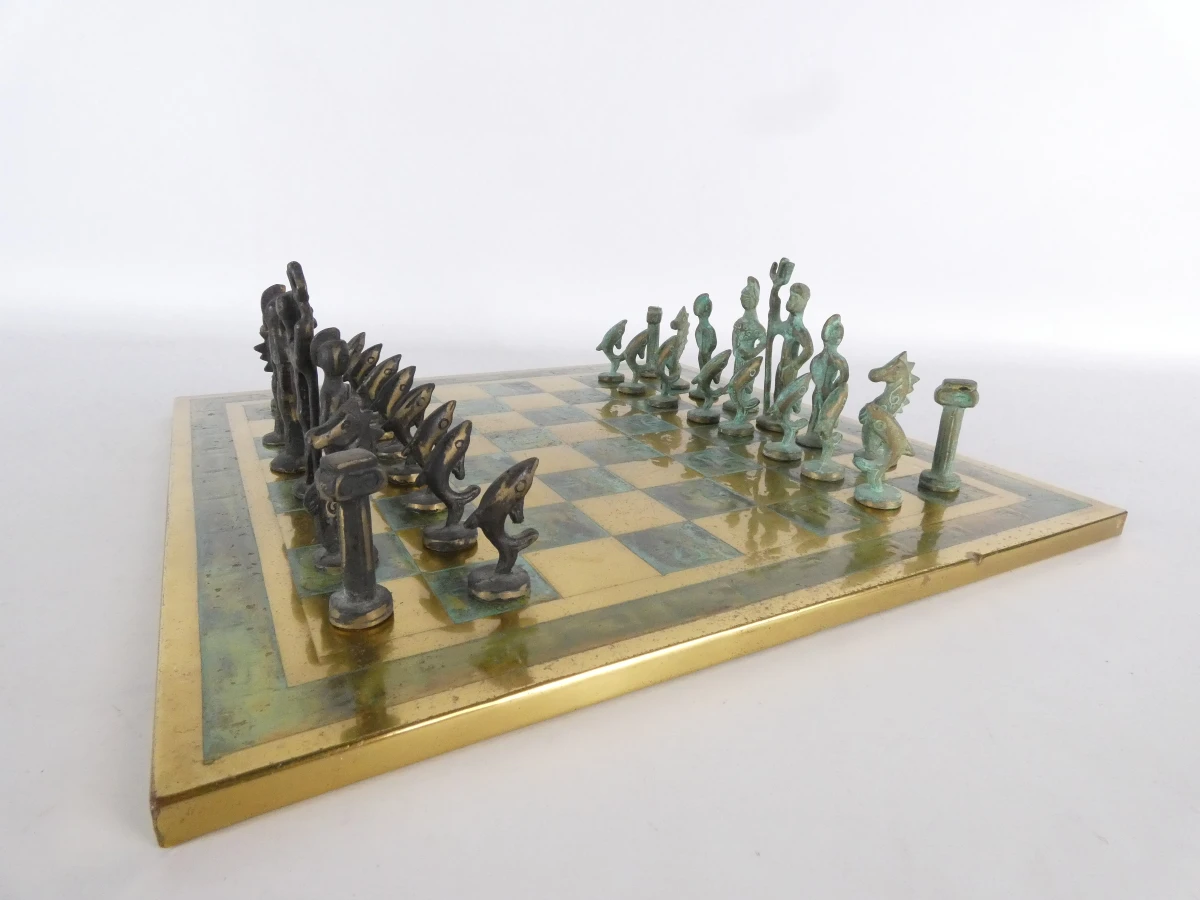 Vintage schaakspel met metalen stukken en bord - foto 2