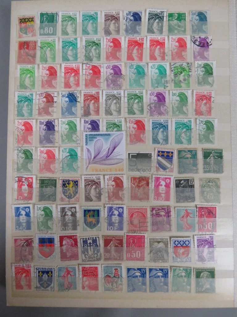 Postzegelverzameling in blauwe map - foto 11