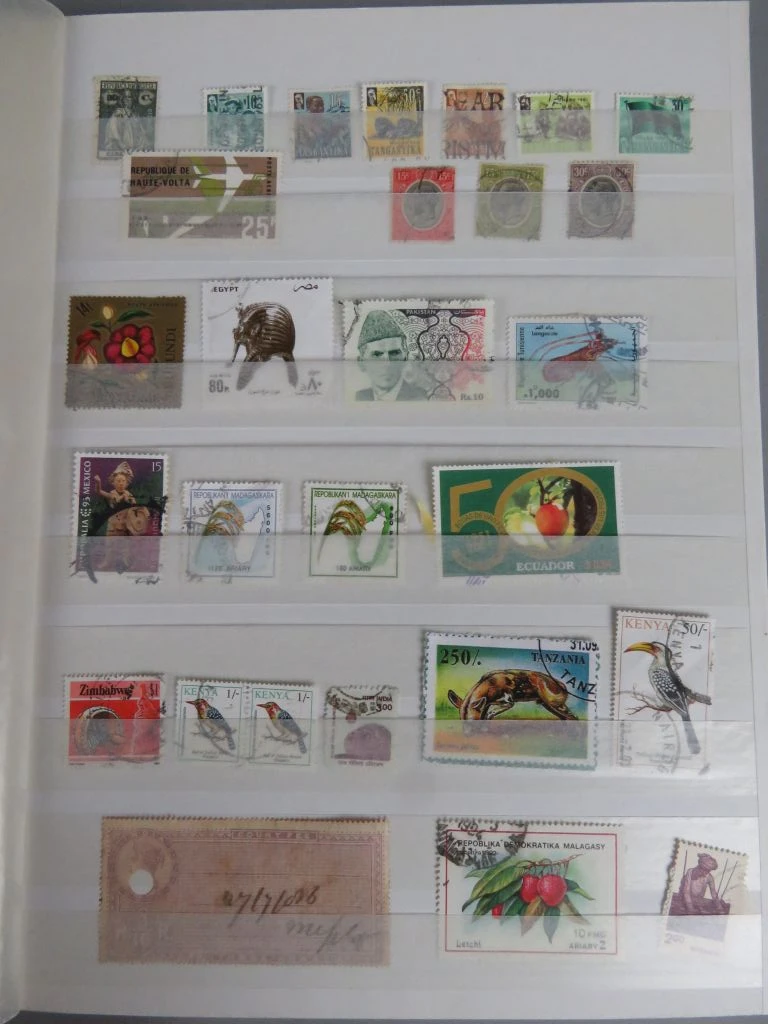 Postzegelverzameling in album - foto 13