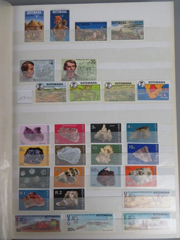 Postzegelverzameling in album met diverse Botswana postzegels - foto 37