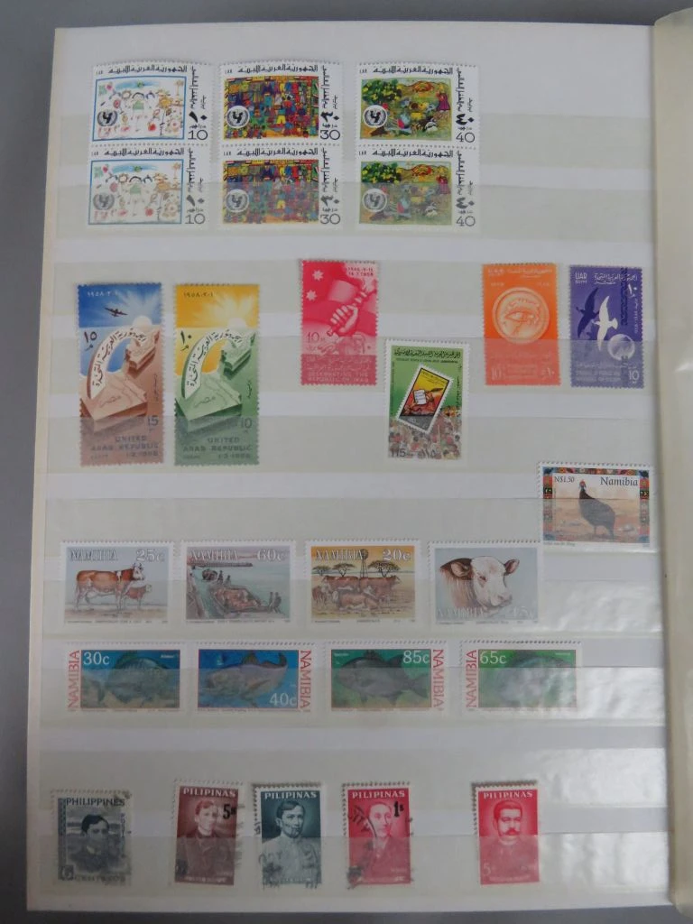 Postzegelverzameling in album met diverse Botswana postzegels - foto 30