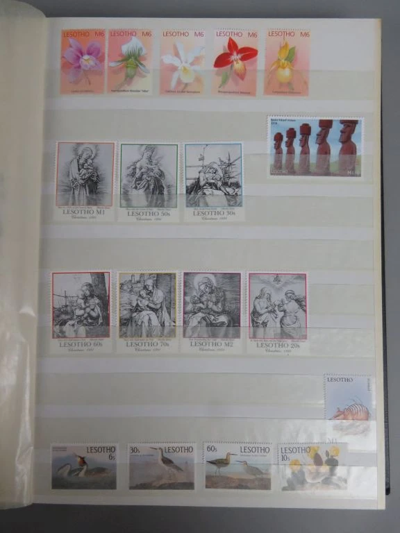 Postzegelverzameling in album met diverse Botswana postzegels - foto 9