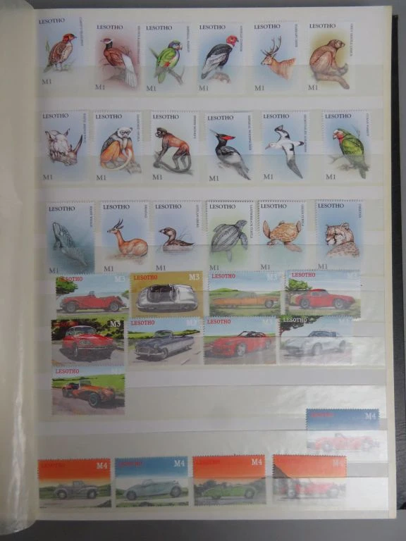 Postzegelverzameling in album met diverse Botswana postzegels - foto 25