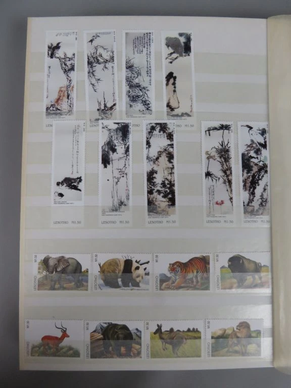 Postzegelverzameling in album met diverse Botswana postzegels - foto 8