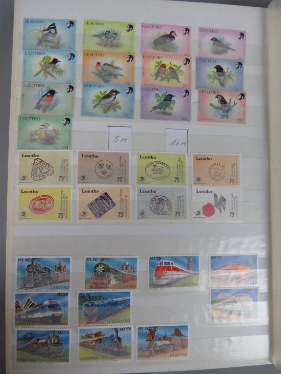 Postzegelverzameling in album met diverse Botswana postzegels - foto 14