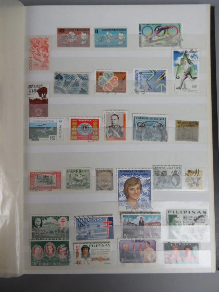 Postzegelverzameling in album met diverse Botswana postzegels - foto 31