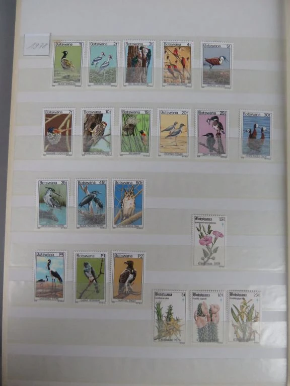 Postzegelverzameling in album met diverse Botswana postzegels - foto 40